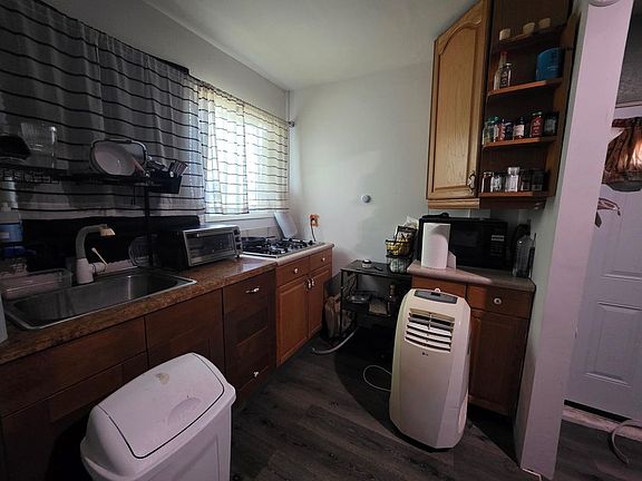 3rd image of 635 Hillcrest Ln