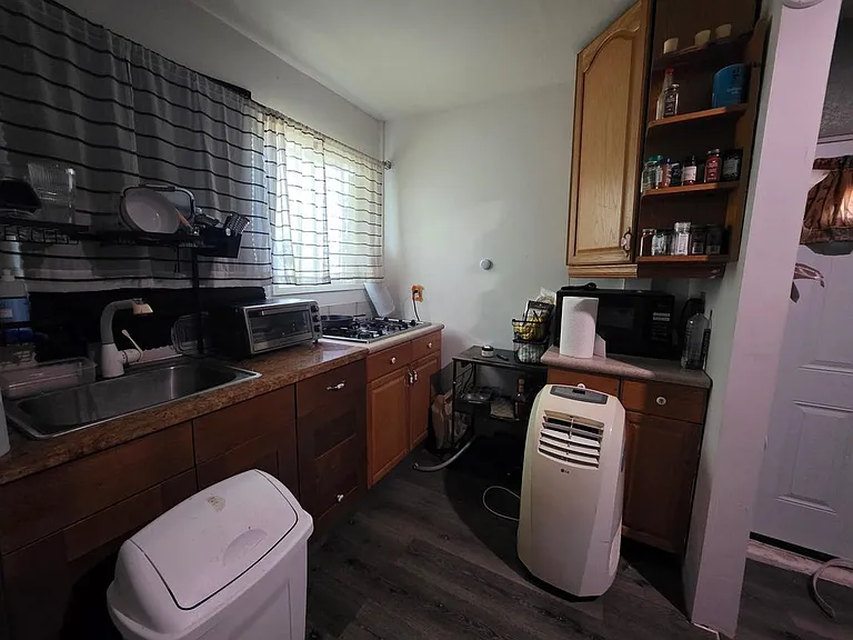 635 Hillcrest Ln — Photo 3