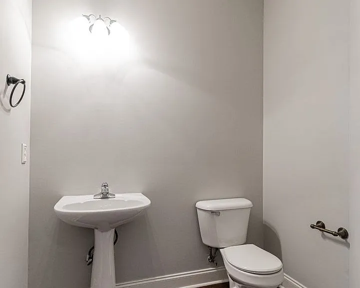 412 Meadowcrest Cir — Photo 12