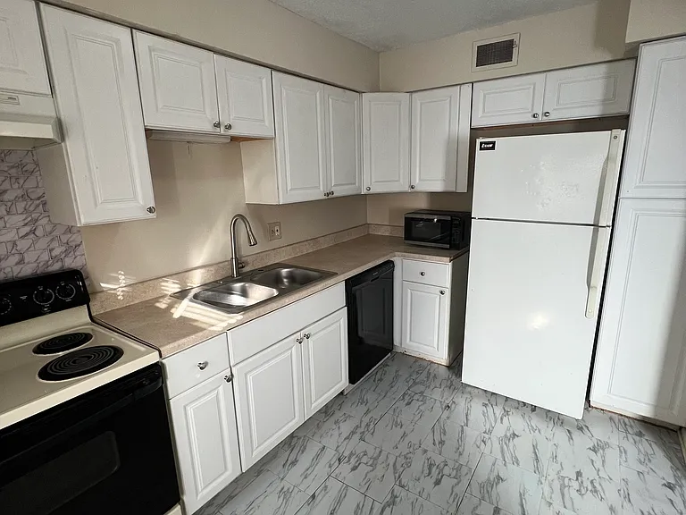 8020 Campbell St — Photo 6