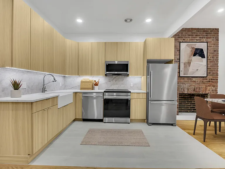 237 Ainslie St #1 — Photo 4