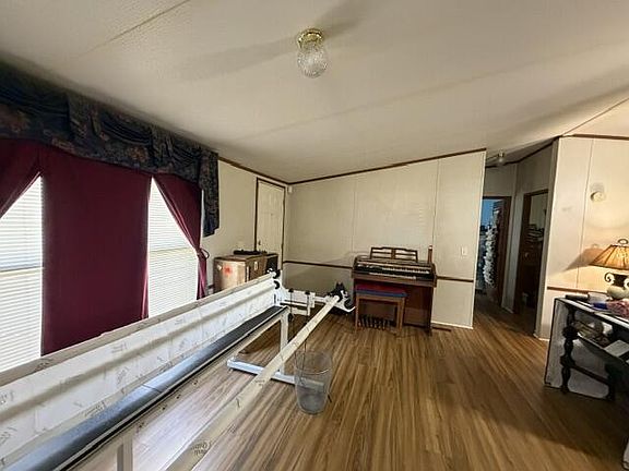 3rd image of 186 Justice Ave