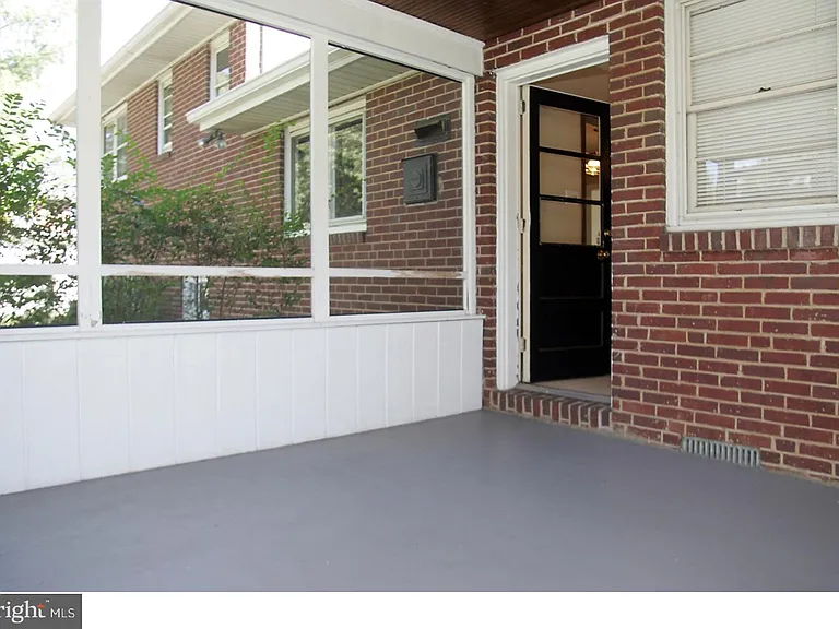 17 Wayne Dr — Photo 5