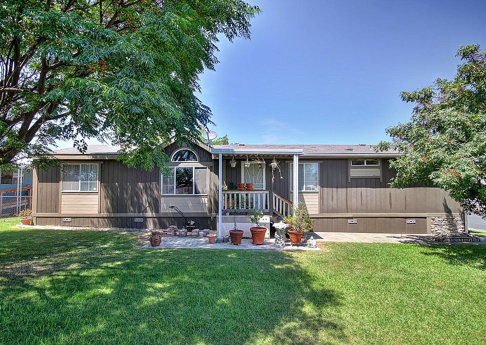 1st image of 147 Village Cir #147