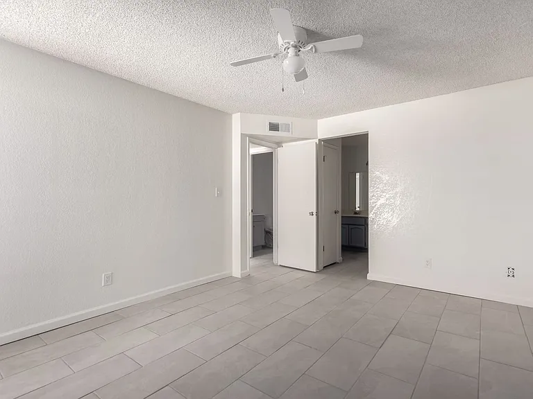 615 N Arrowhead Dr — Photo 17