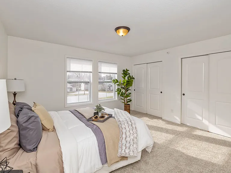 542 W Main St — Photo 12