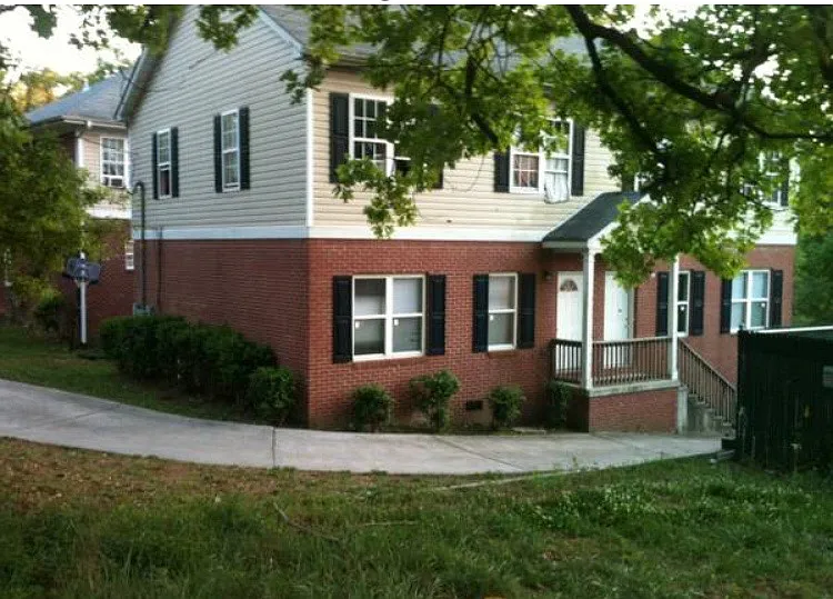 308 Anderson Ave NW photo 1