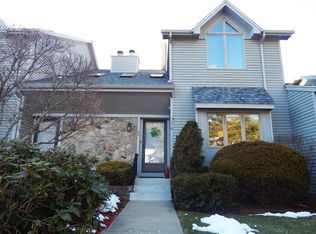 6 Shadowbrook Ln APT E, Smithfield, RI 02917