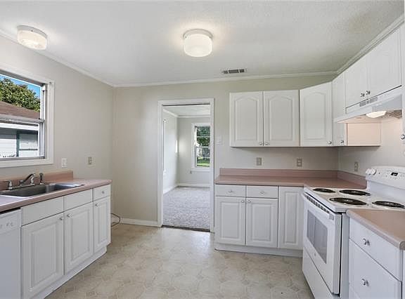 4th image of 15 Vivian Ct