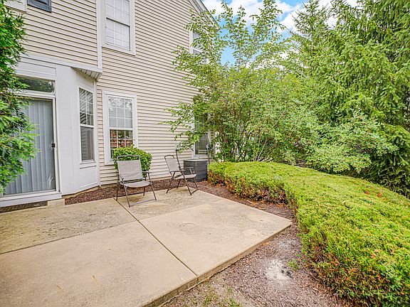 4th image of 4914 Montauk Dr