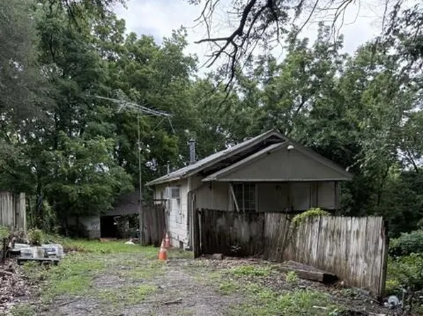 3922 Delavan Ave, Kansas City, KS 66104