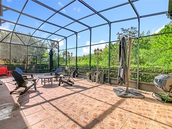 3rd image of 915 San Raphael St