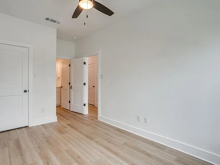 2345 Benbrook Blvd — Photo 41