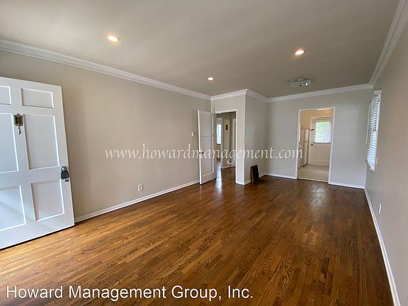 4th image of 2107 Oak St APT 1