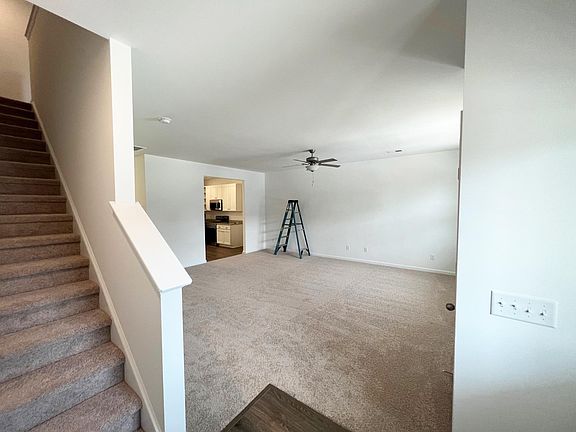 3rd image of 124 Spencer Cir