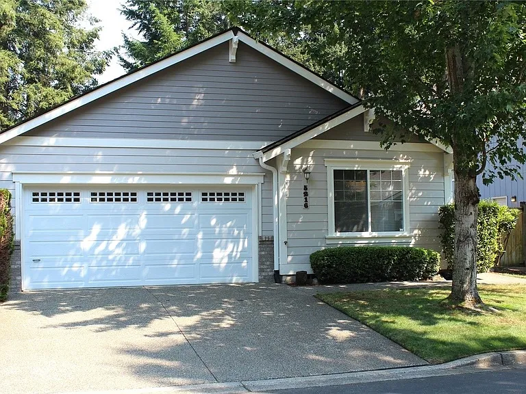 5216 Ivy Hill Ln SE — Photo 1