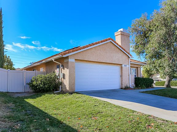 3rd image of 1500 Canterbury Cir