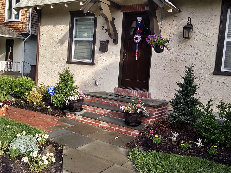 2nd image of 207 Yale Ave