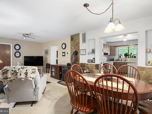 4th image of 319 Maden St