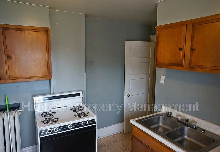 1205 E 2nd St — Photo 7