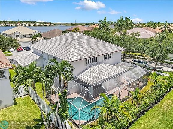 5th image of 934 Crestview Cir