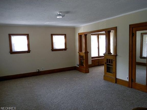 3rd image of 823 Brady Ave