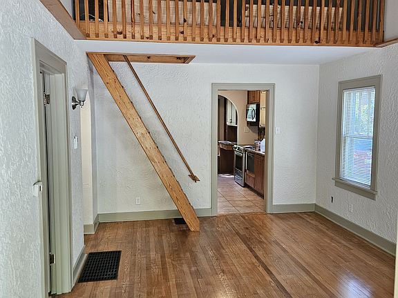 3rd image of 515 Robinson St