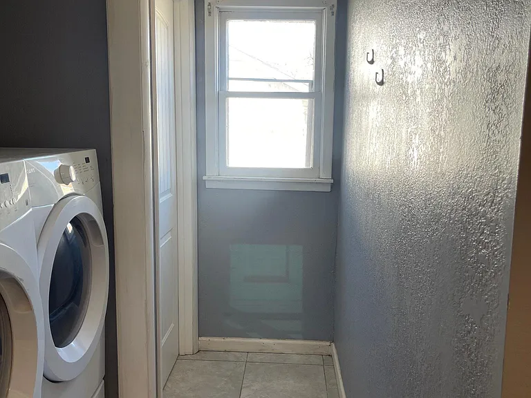 1420 E 2nd Ave — Photo 16