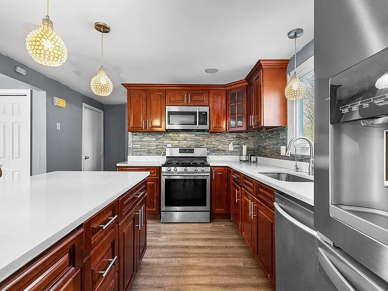 223 Warren St #223 — Photo 8