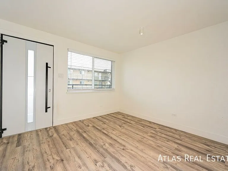 2560 N Ogden St — Photo 33