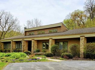 9 Valley Rd, Galena, IL 61036