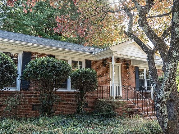 3rd image of 501 Shelby Dr