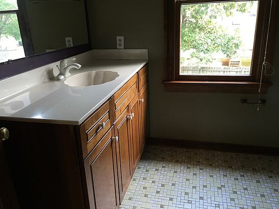3rd image of 6705 Sandrock Ct