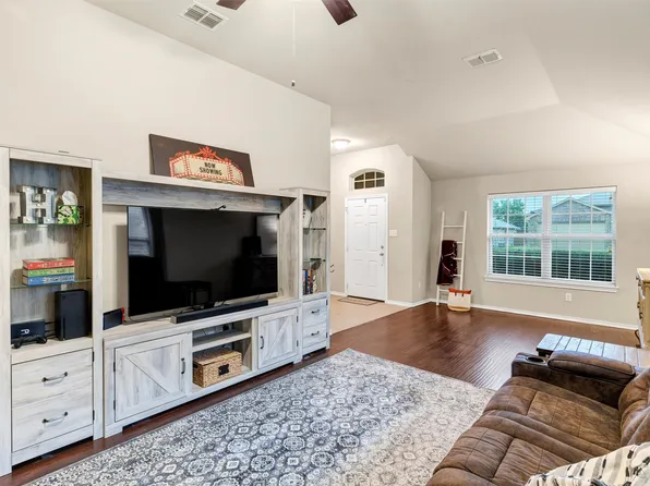 412 Prescott Ln, Fort Worth, TX 76103