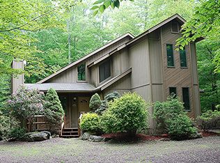 2217 White Oak Trl, Pocono Pines, PA