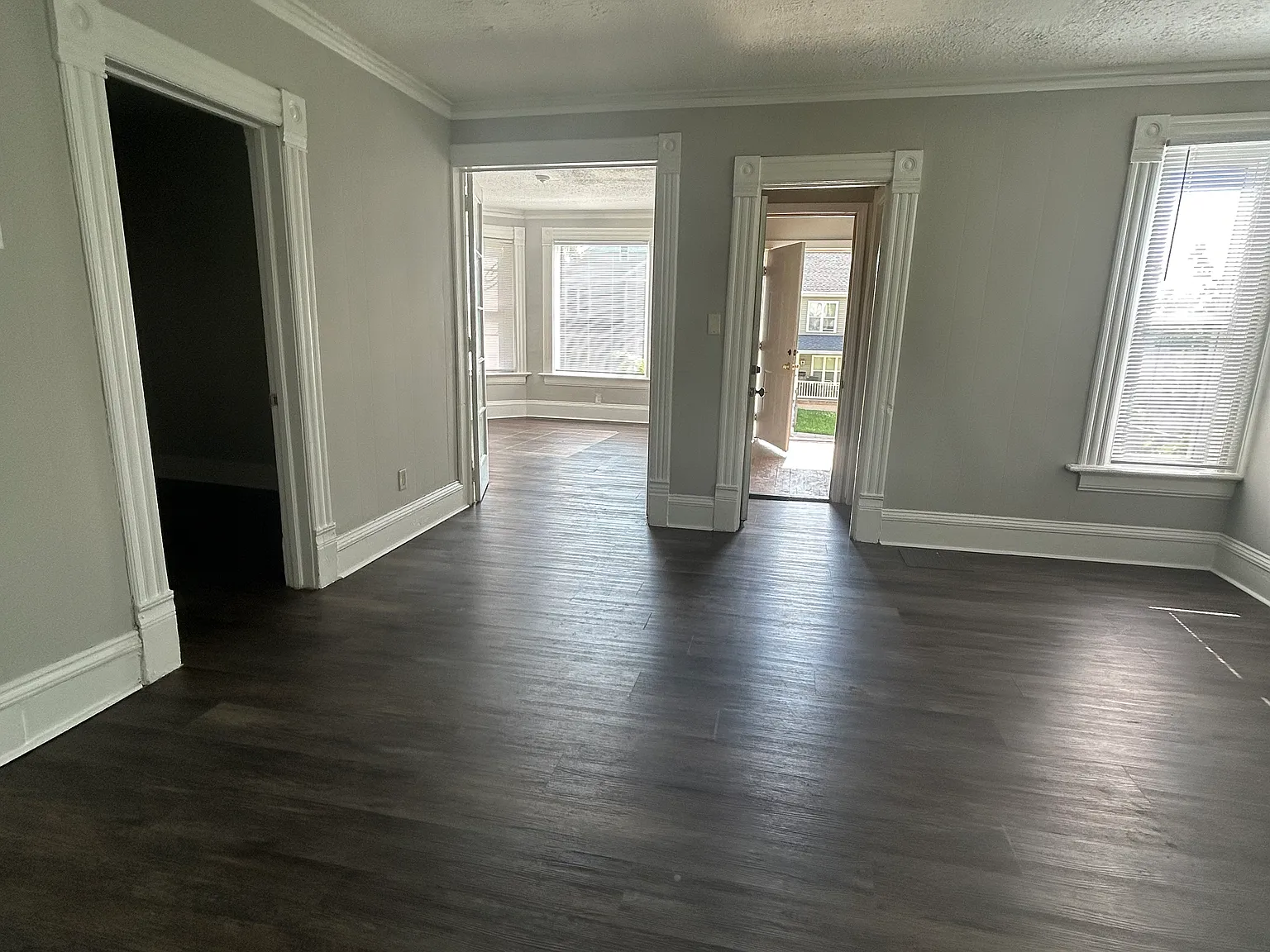 3 bed, 1000 sqft, $1,300 — Photo 2