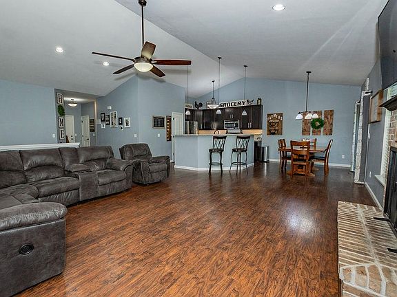 5th image of 1491 Saint Charles Dr