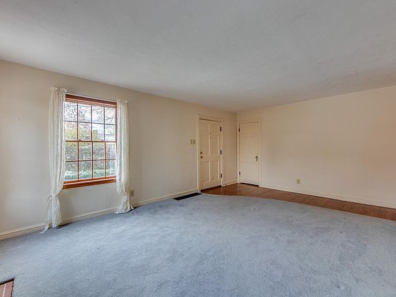 5th image of 839 Deaver Ln