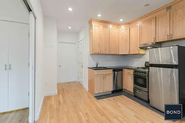 Rented by Bond New York | media 8