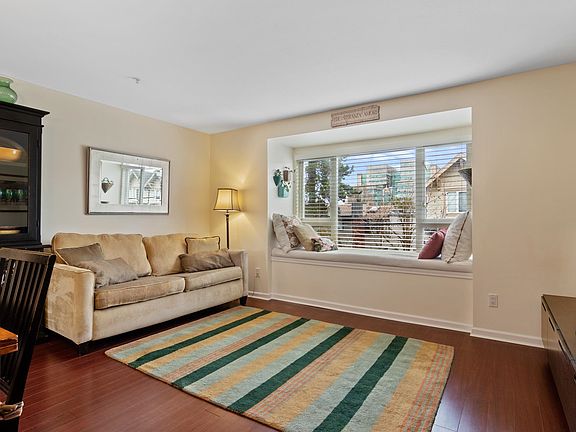 2nd image of 937 W 14th Ave #305