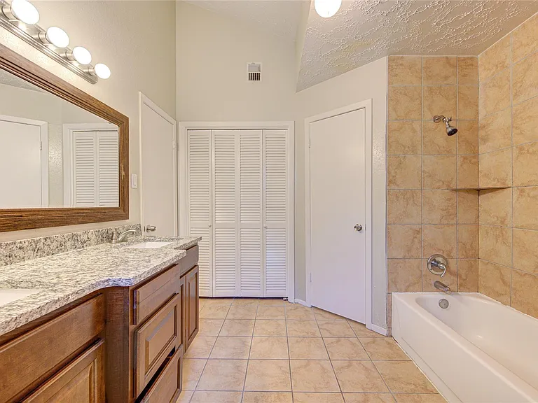 24119 Silversmith Ln — Photo 13