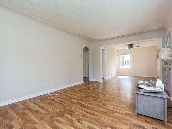 4th image of 154 Pleasant Ave