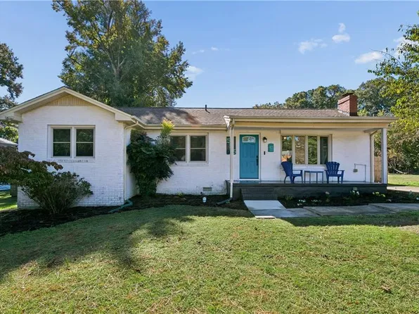 555 Blount Point Rd, Newport News, VA 23606