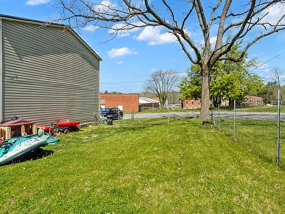 4th image of 144 Greenway Ave