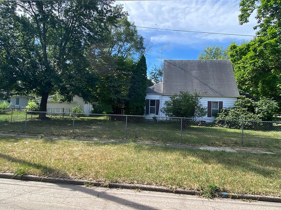 1st image of 74 Hinman Ave N