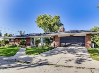 5200 Wright Ter, Skokie, IL 60077