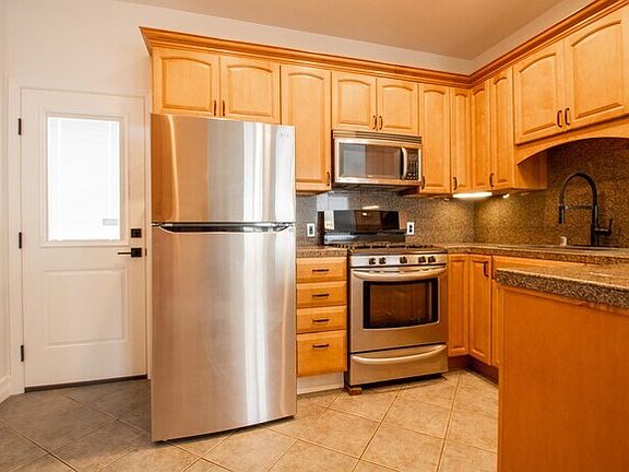 4th image of 2585 Warbler Ave #C