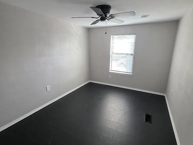 310 Paddock St #4 — Photo 9