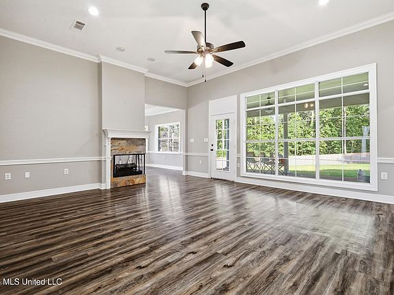 4th image of 269 Woodland Brook Dr