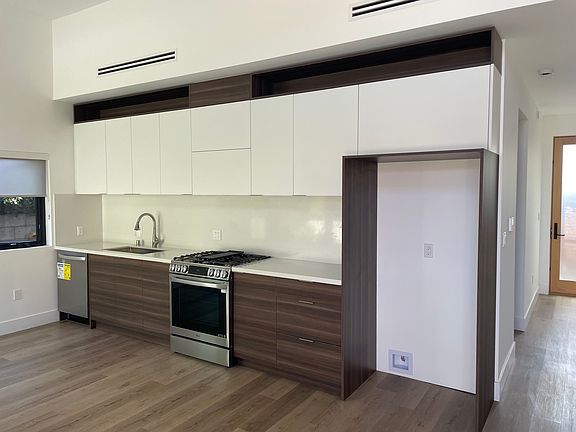 4th image of 2527 Hermosa Ave